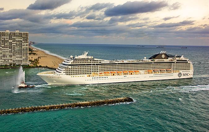 El MSC Orchestra entrando por primera vez en Port Everglades (Florida) en 2009